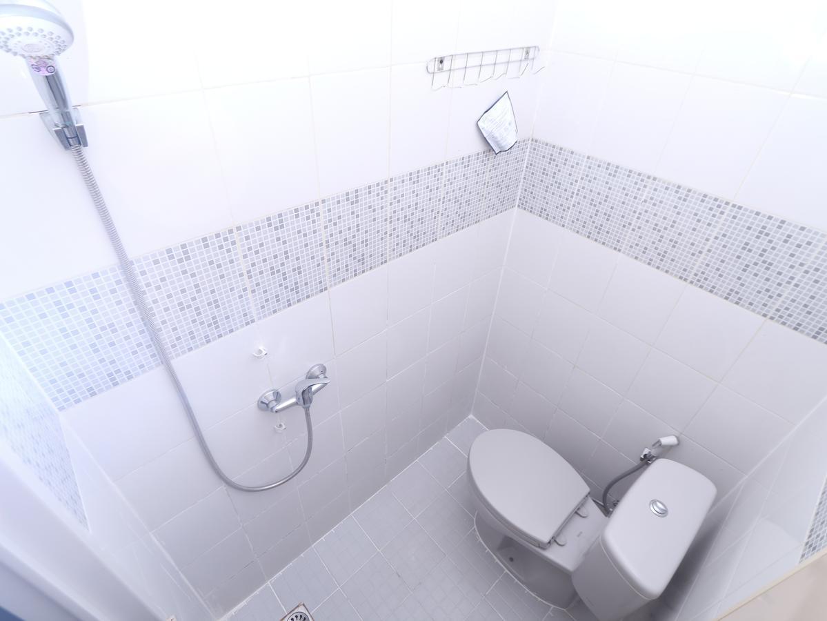 Kamar Keluarga Ungaran Hotel จาการ์ตา ภายนอก รูปภาพ